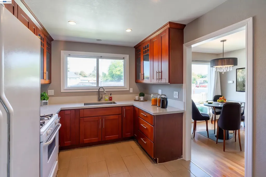 21835 Redwood Road Castro Valley CA 94546