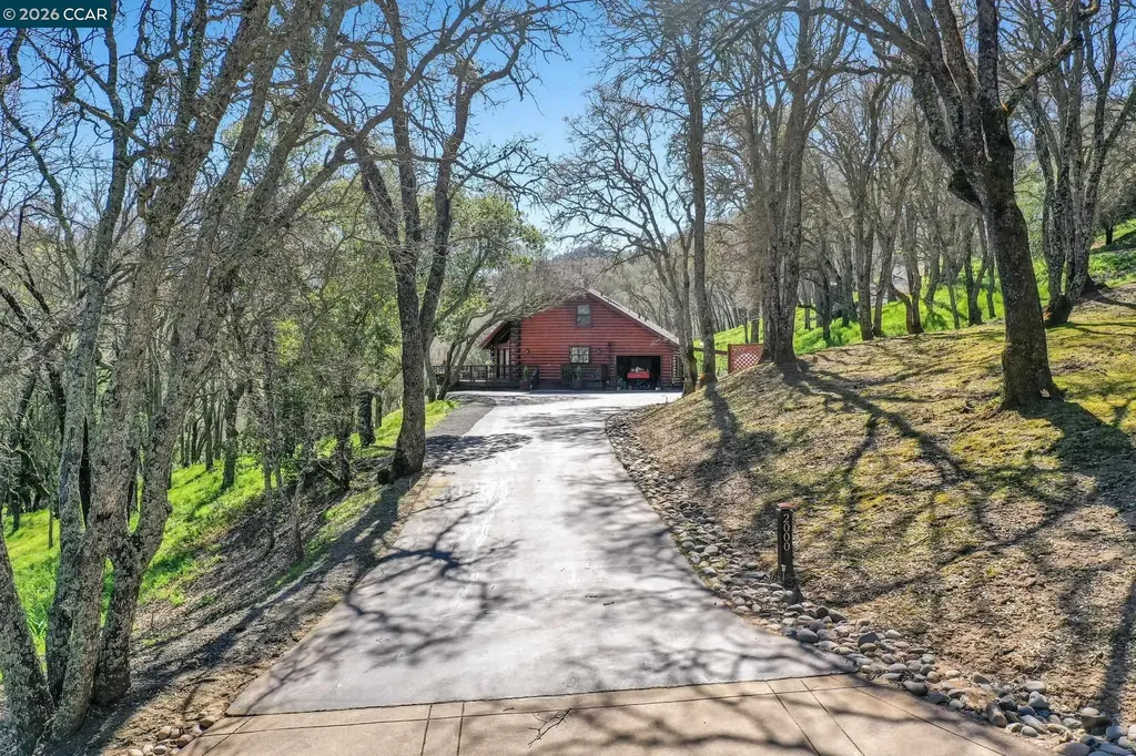 2000 Curry Canyon Road Clayton CA 94517