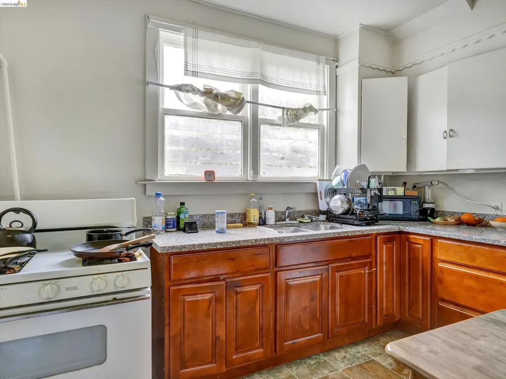 820 52nd Street Oakland CA 94608