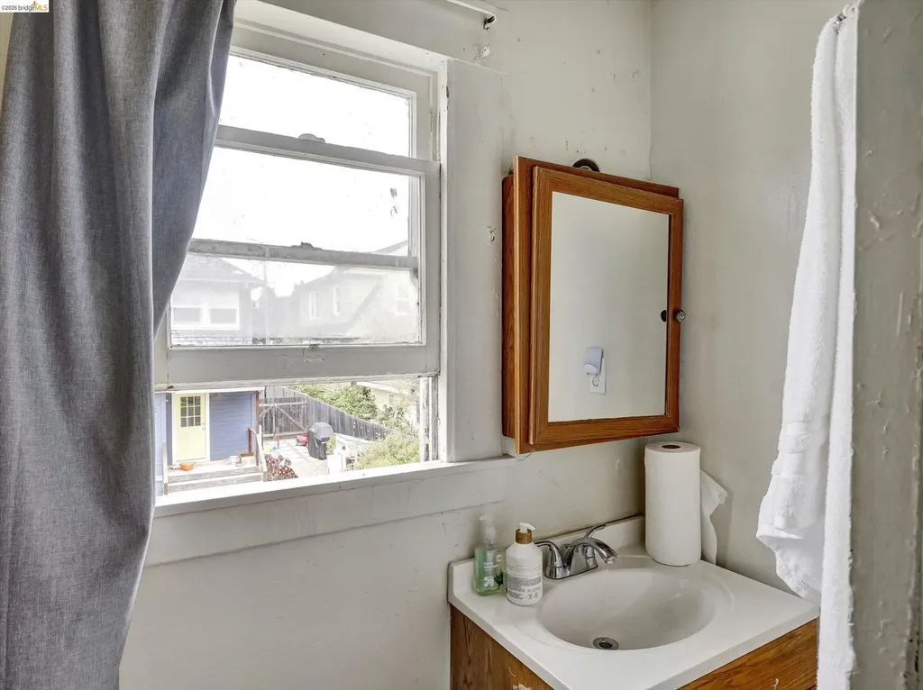 820 52nd Street Oakland CA 94608