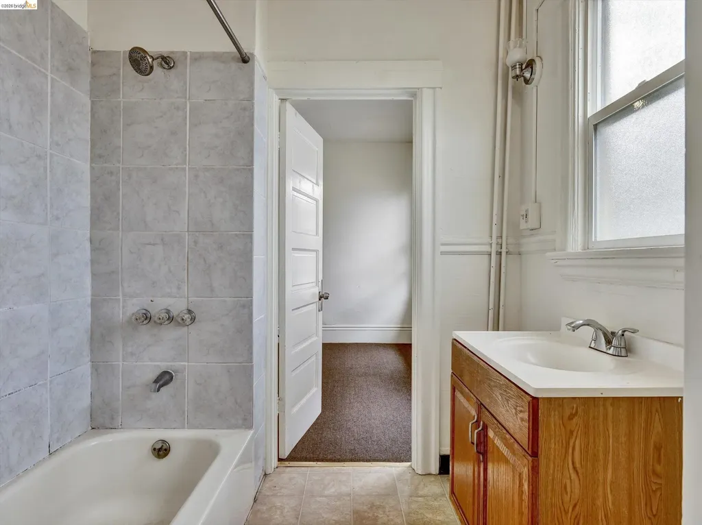 820 52nd Street Oakland CA 94608