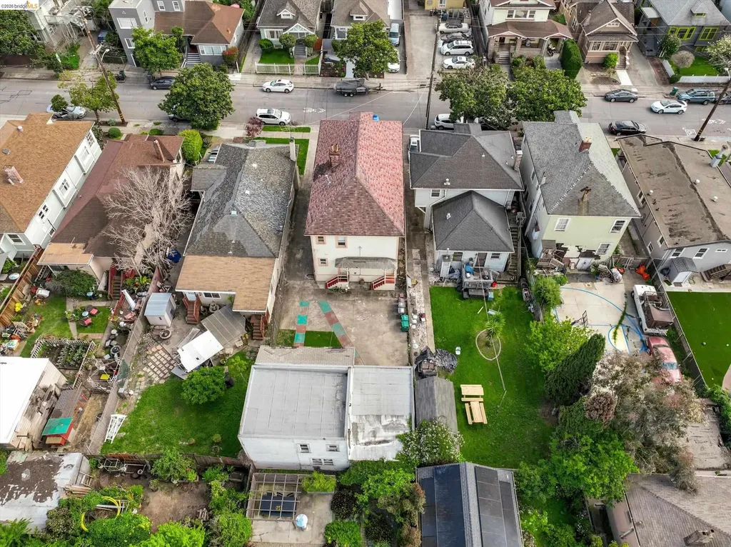 820 52nd Street Oakland CA 94608