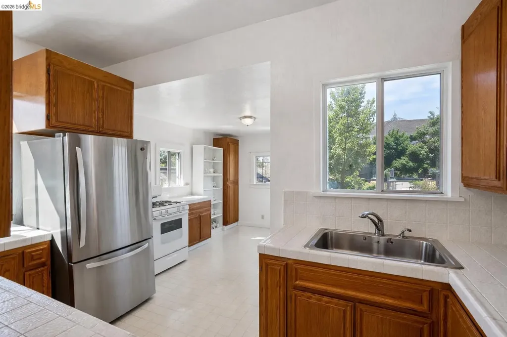 876-880 52nd Street Oakland CA 94608