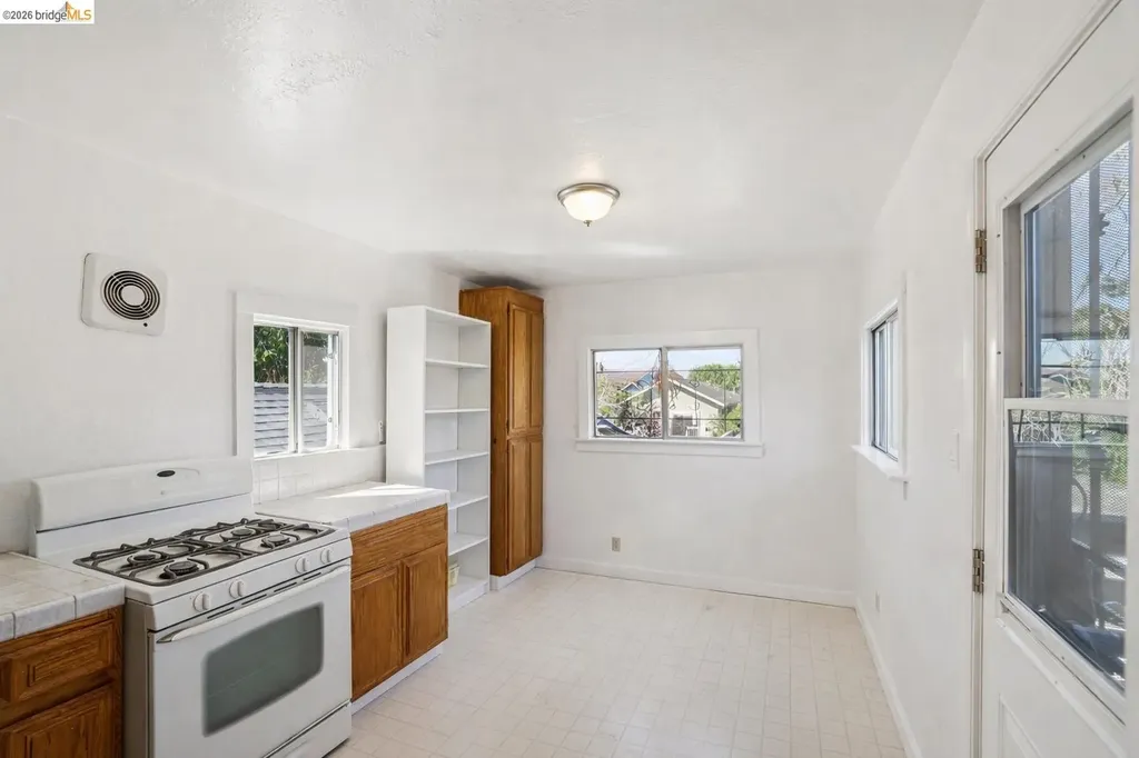 876-880 52nd Street Oakland CA 94608