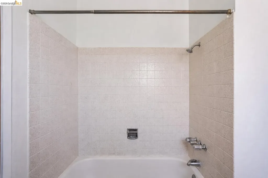 876-880 52nd Street Oakland CA 94608