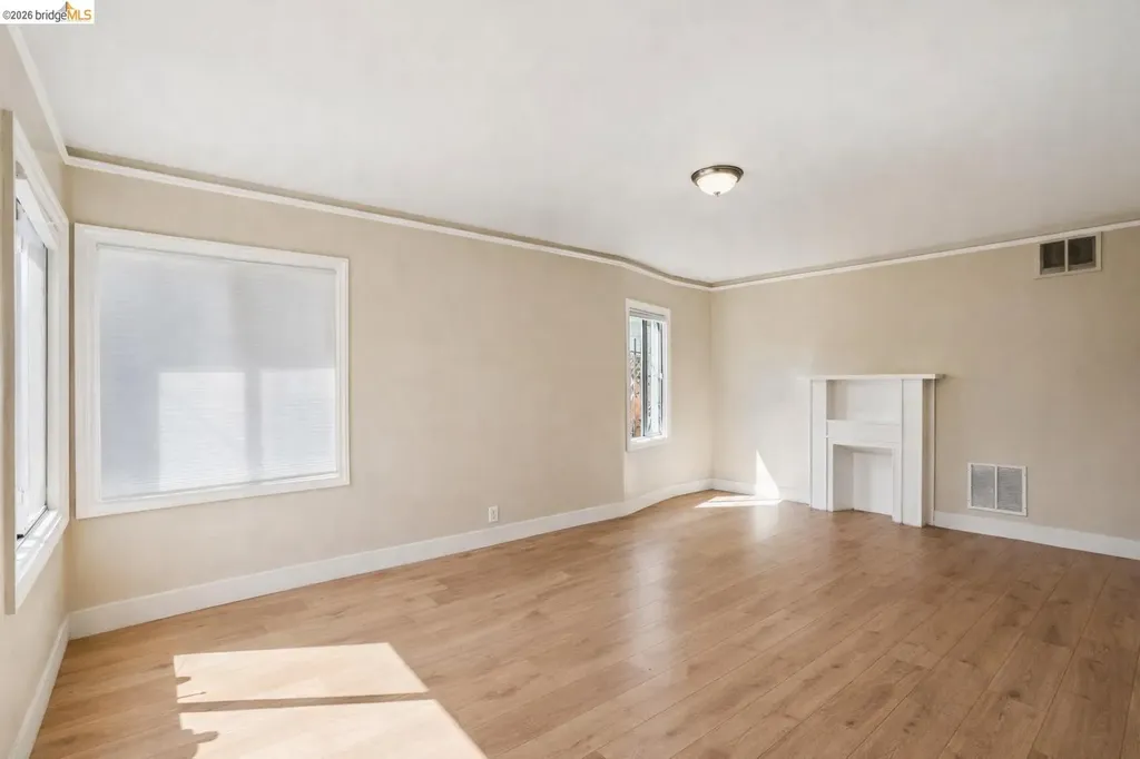 876-880 52nd Street Oakland CA 94608