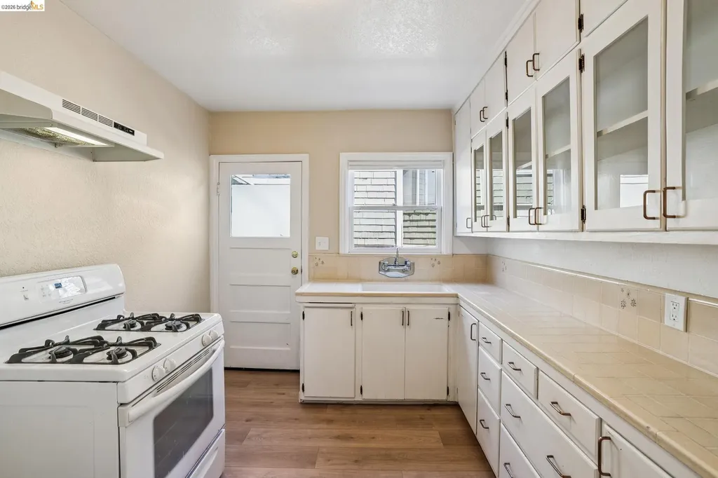 876-880 52nd Street Oakland CA 94608
