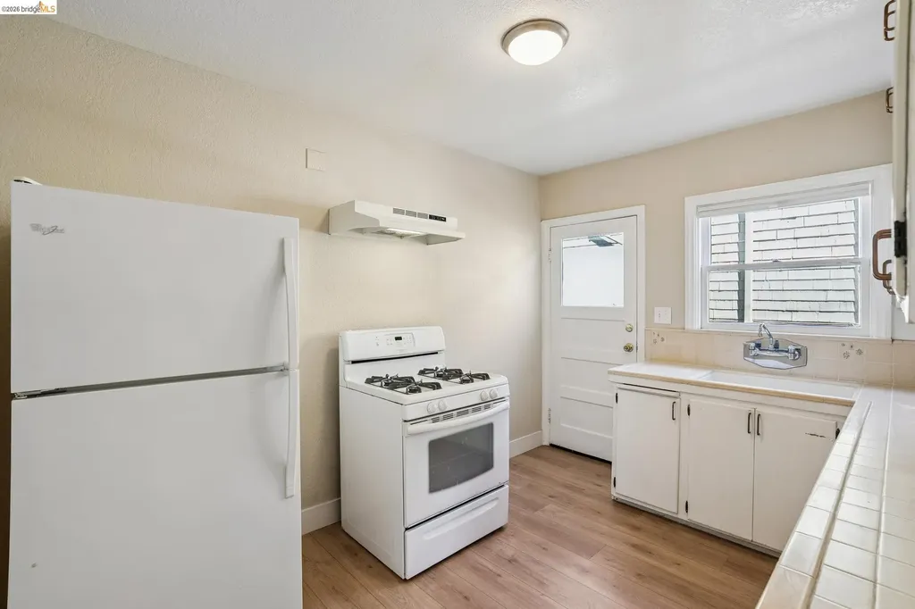 876-880 52nd Street Oakland CA 94608