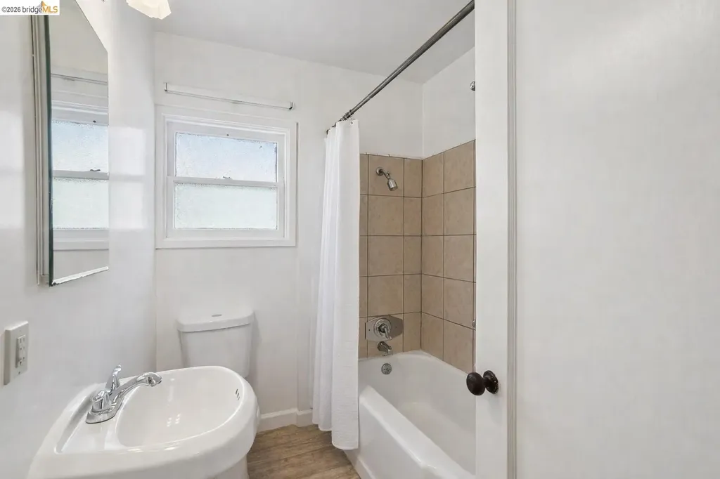 876-880 52nd Street Oakland CA 94608