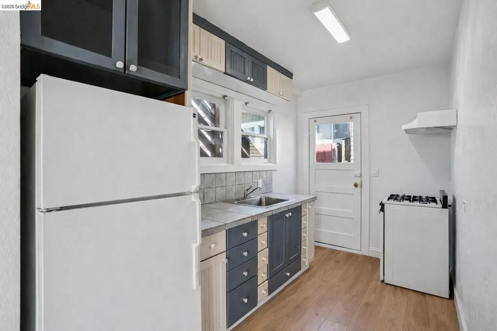 876-880 52nd Street Oakland CA 94608
