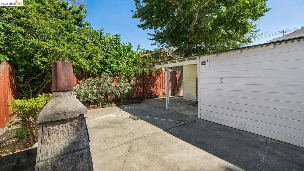 876-880 52nd Street Oakland CA 94608