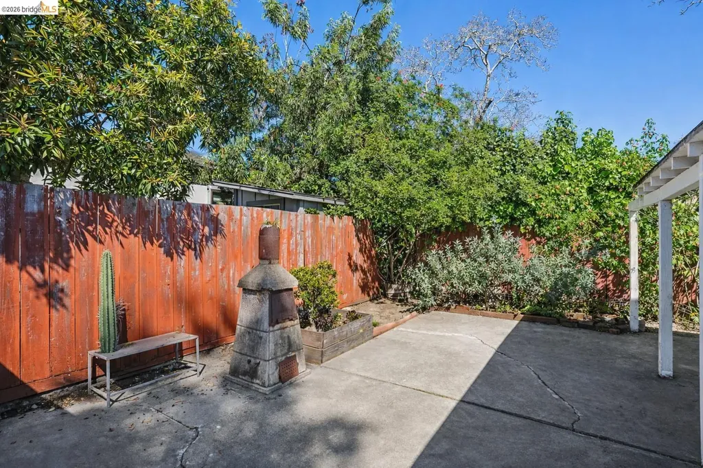 876-880 52nd Street Oakland CA 94608