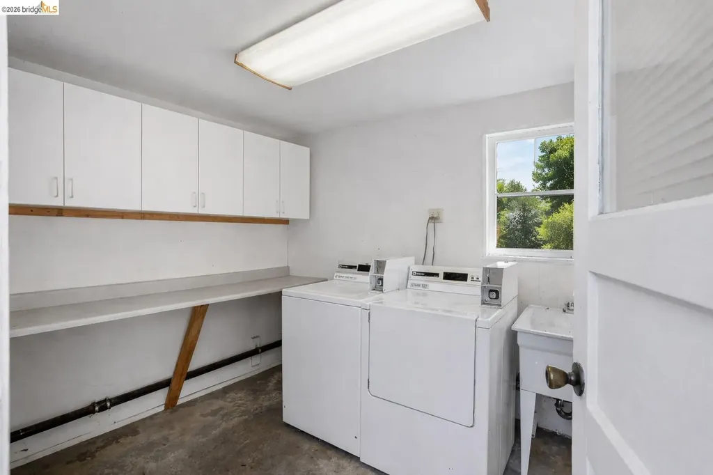 876-880 52nd Street Oakland CA 94608