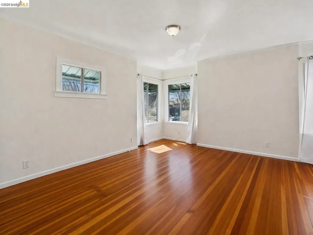 876-880 52nd Street Oakland CA 94608