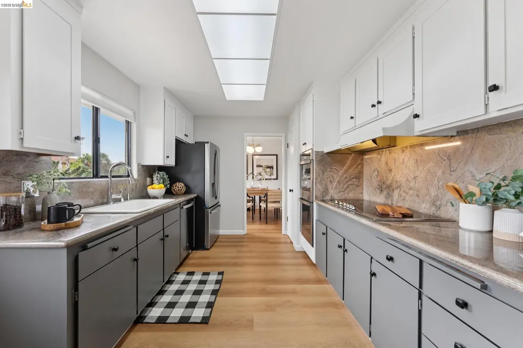 5200 Pinecrest Drive Oakland CA 94605