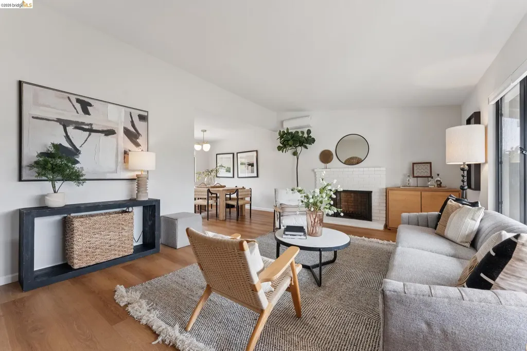 5200 Pinecrest Drive Oakland CA 94605