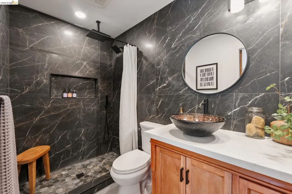 5200 Pinecrest Drive Oakland CA 94605