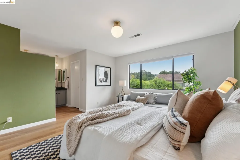 5200 Pinecrest Drive Oakland CA 94605