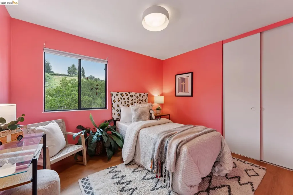 5200 Pinecrest Drive Oakland CA 94605