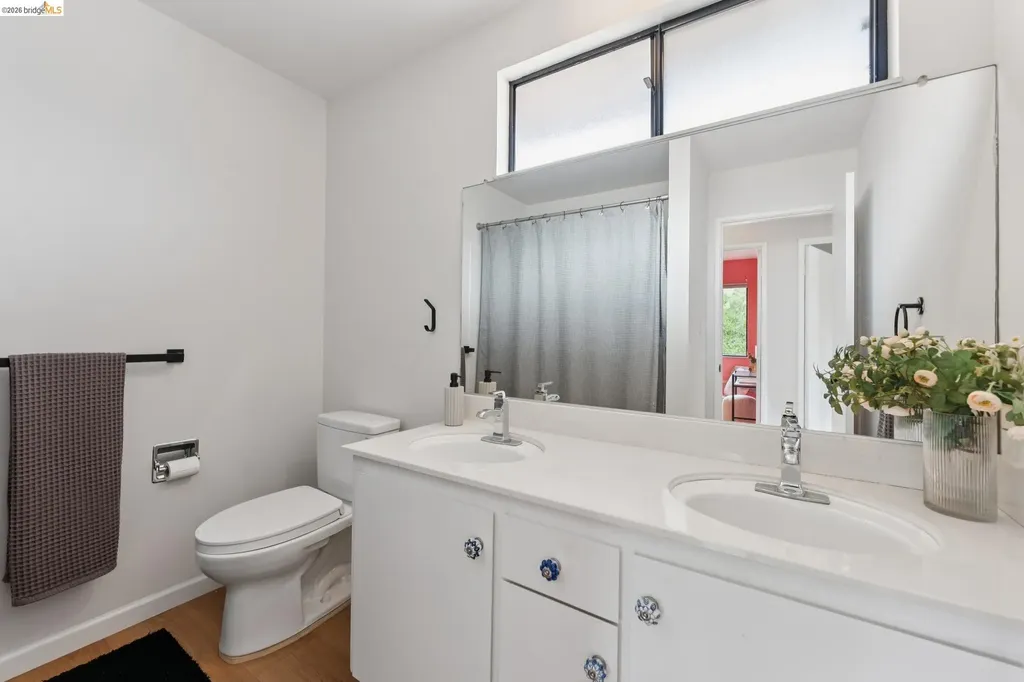 5200 Pinecrest Drive Oakland CA 94605