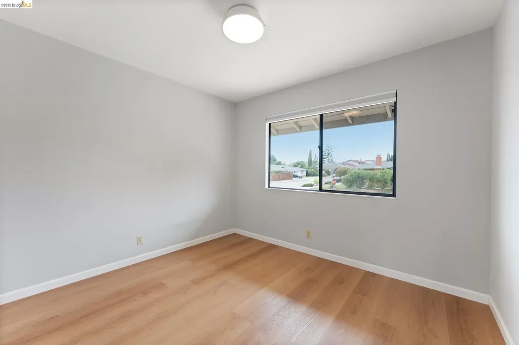5200 Pinecrest Drive Oakland CA 94605
