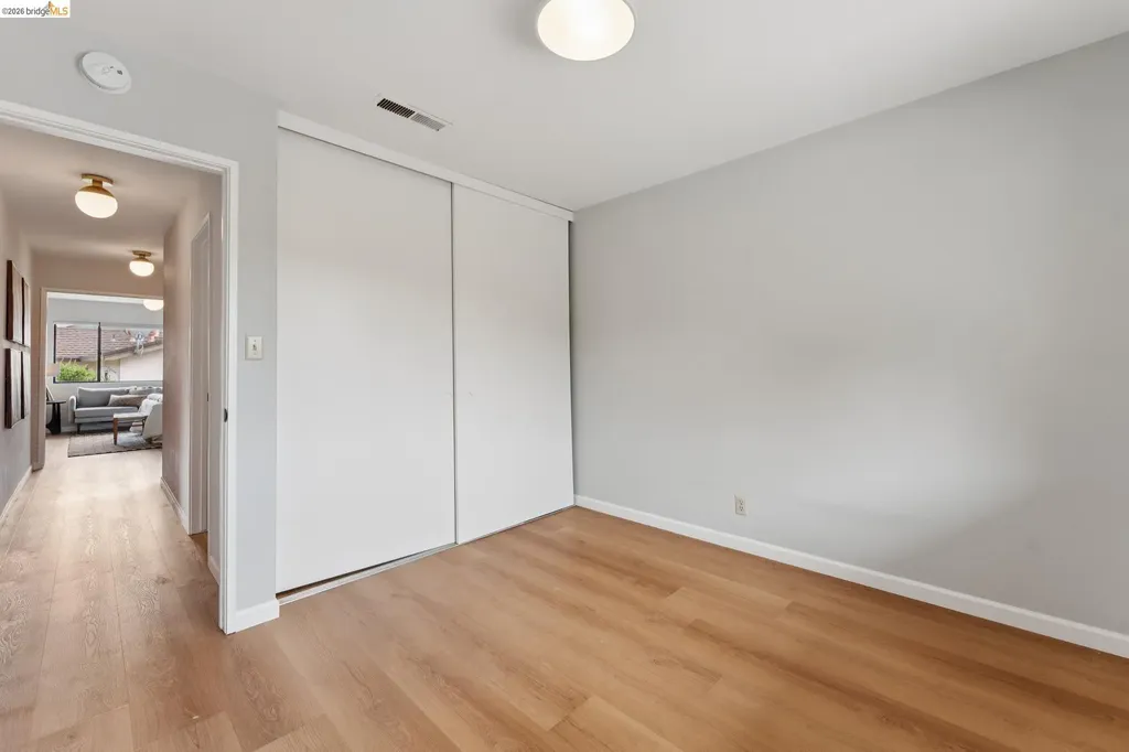 5200 Pinecrest Drive Oakland CA 94605