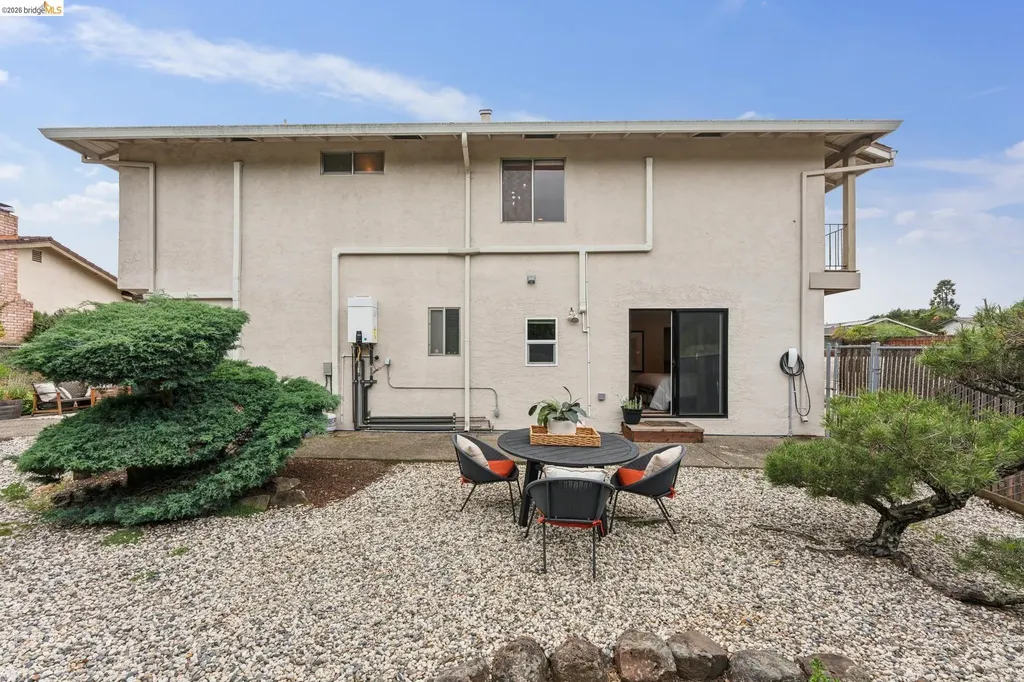 5200 Pinecrest Drive Oakland CA 94605