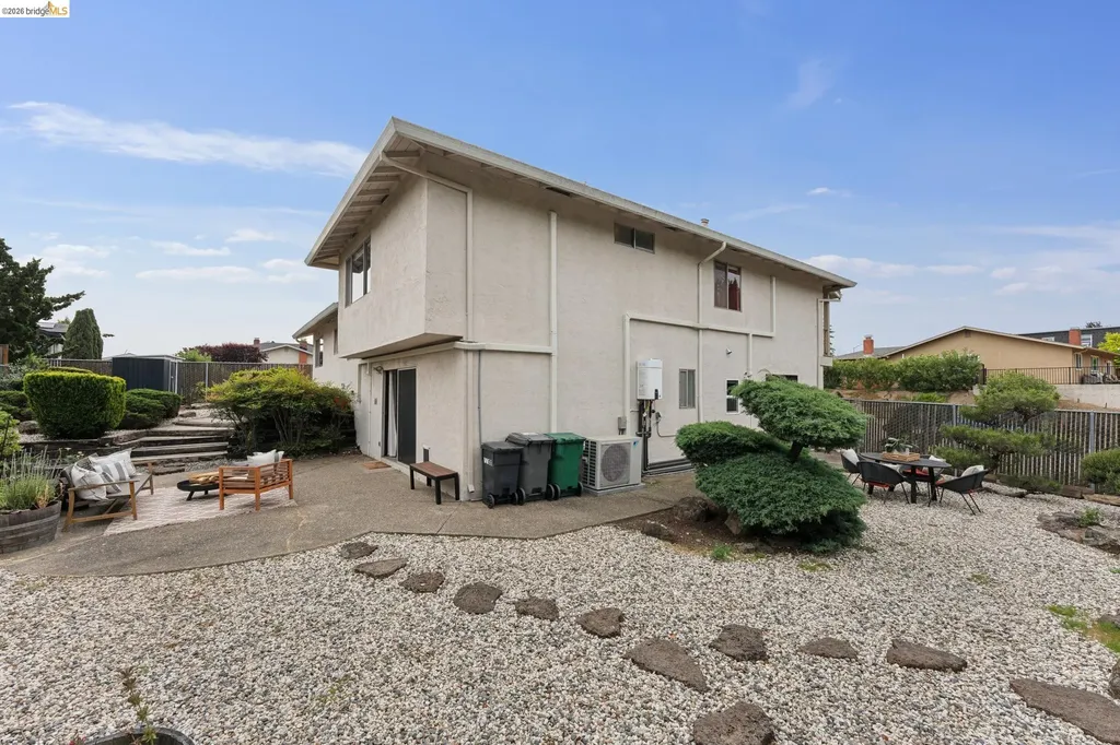 5200 Pinecrest Drive Oakland CA 94605
