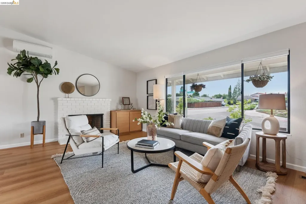 5200 Pinecrest Drive Oakland CA 94605