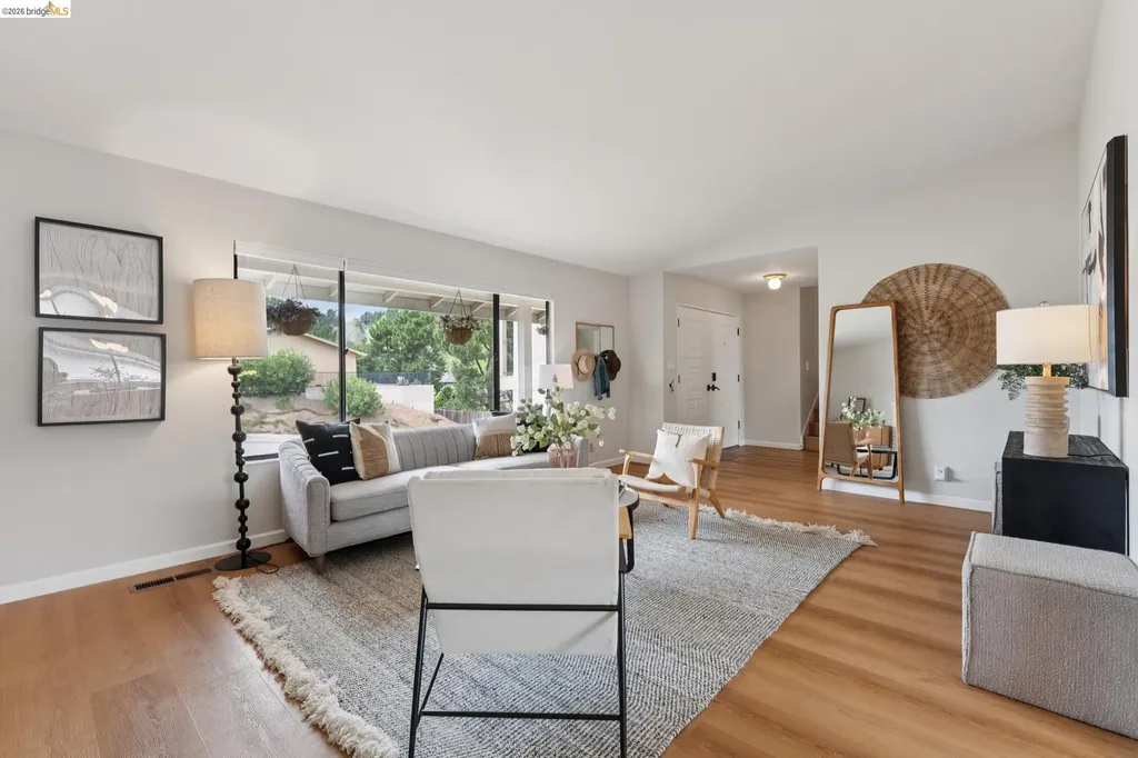 5200 Pinecrest Drive Oakland CA 94605