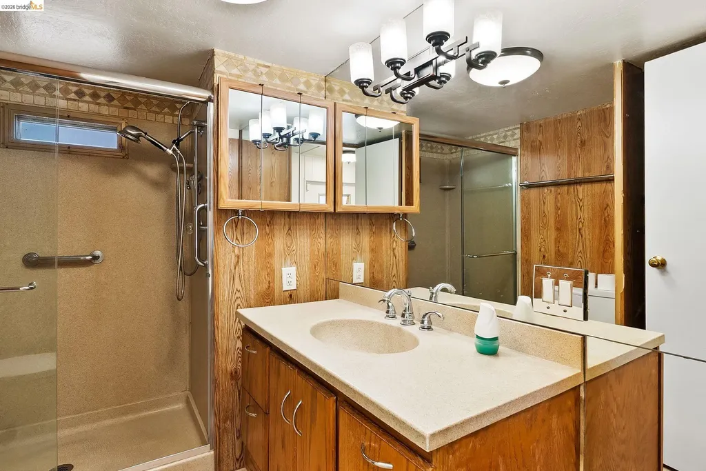 64 Oneida Oakley CA 94581