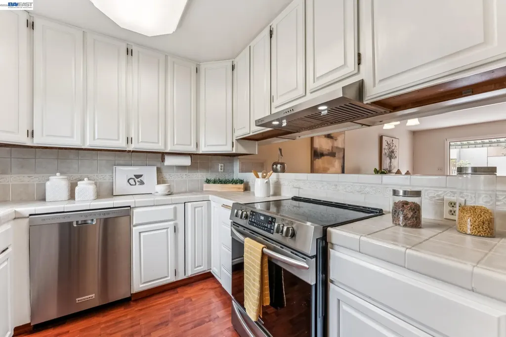 1130 Fontana Drive Alameda CA 94502
