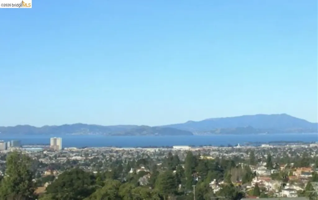 135 Alta Road Oakland CA 94618