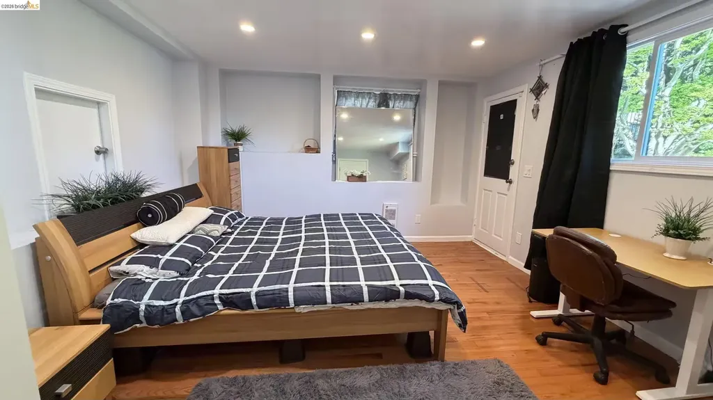 135 Alta Road Oakland CA 94618