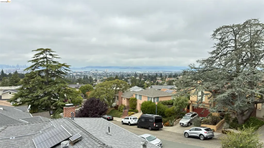 135 Alta Road Oakland CA 94618