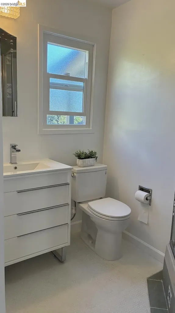 135 Alta Road Oakland CA 94618