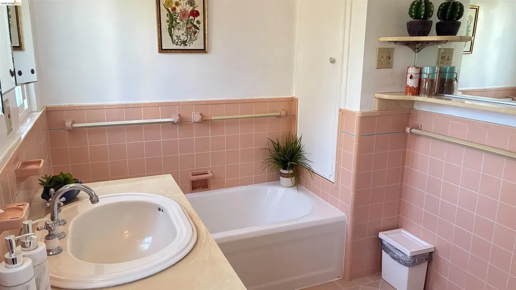135 Alta Road Oakland CA 94618