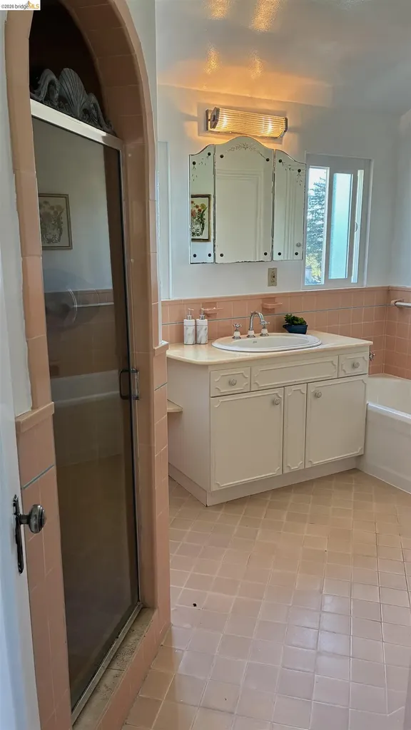 135 Alta Road Oakland CA 94618
