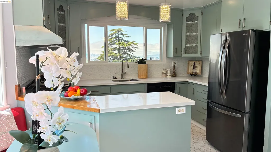 135 Alta Road Oakland CA 94618