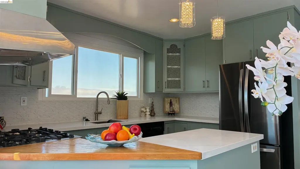135 Alta Road Oakland CA 94618