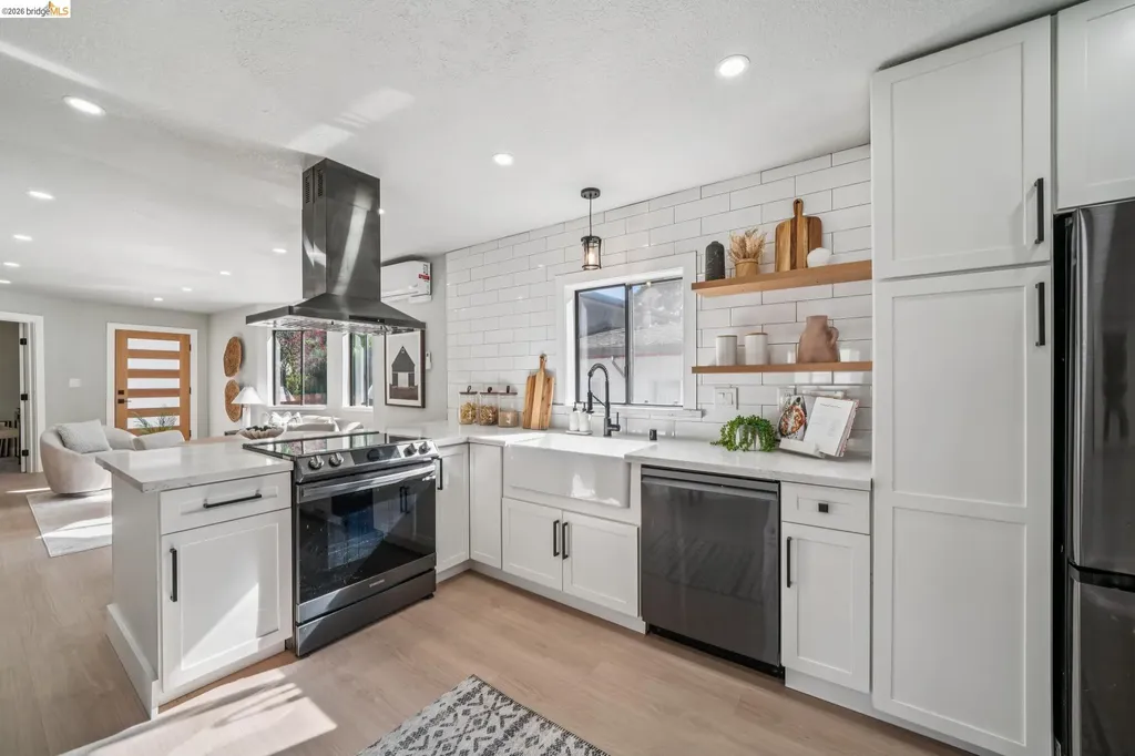 3223 Courtland Avenue Oakland CA 94619