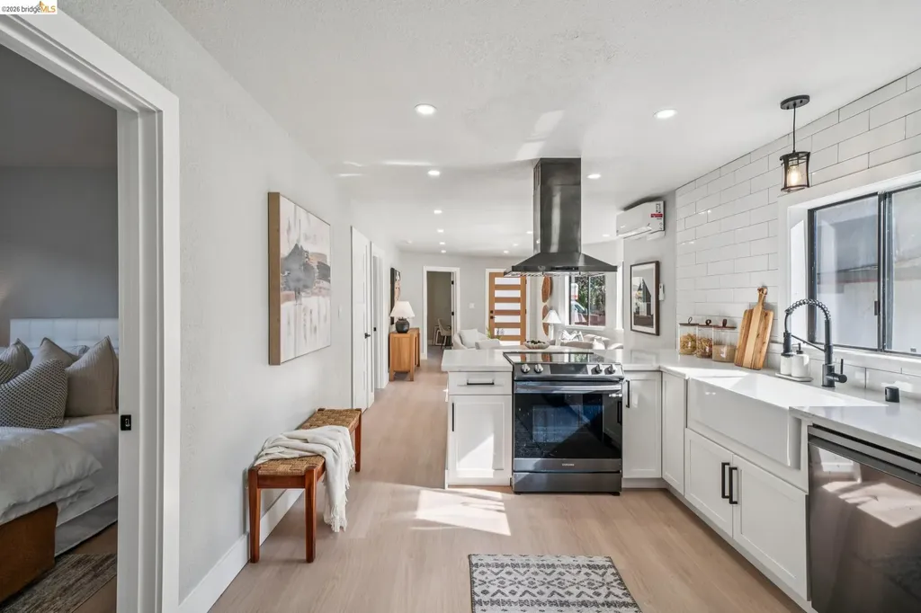 3223 Courtland Avenue Oakland CA 94619