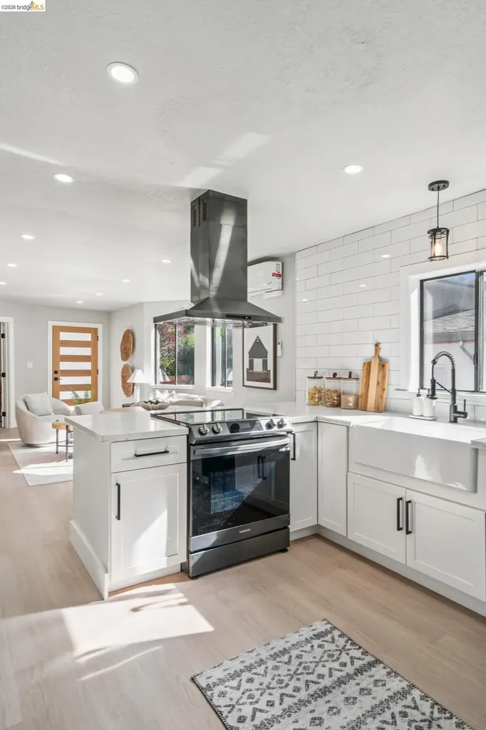 3223 Courtland Avenue Oakland CA 94619