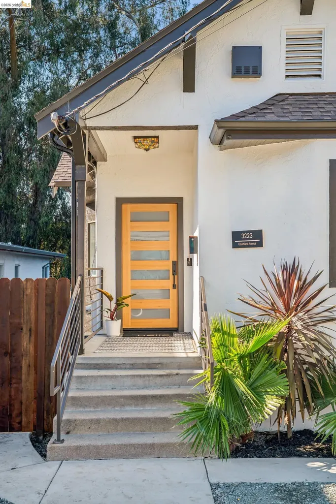 3223 Courtland Avenue Oakland CA 94619