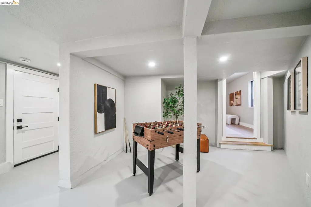 3223 Courtland Avenue Oakland CA 94619