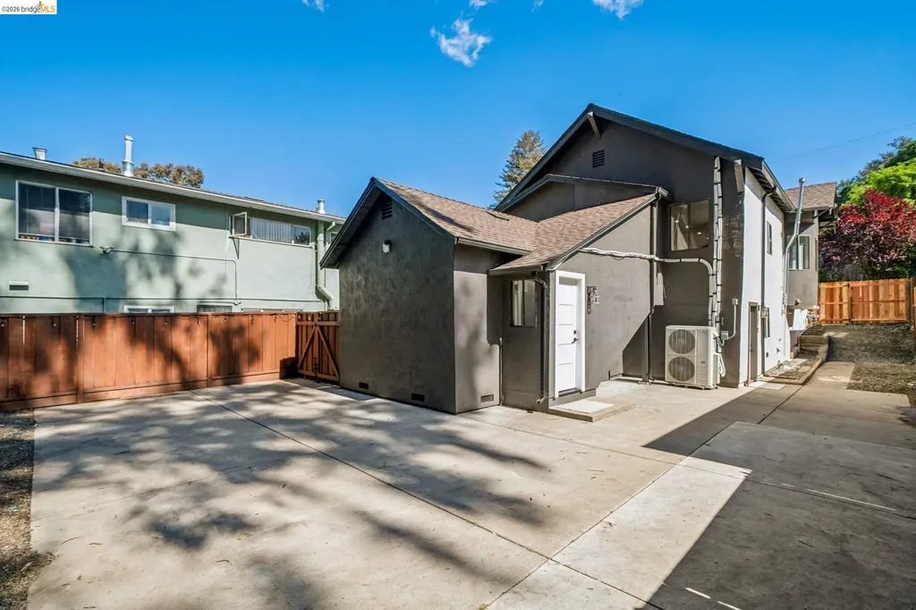 3223 Courtland Avenue Oakland CA 94619