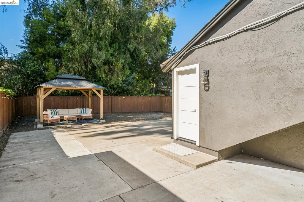 3223 Courtland Avenue Oakland CA 94619