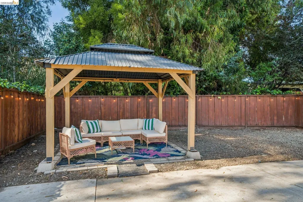 3223 Courtland Avenue Oakland CA 94619