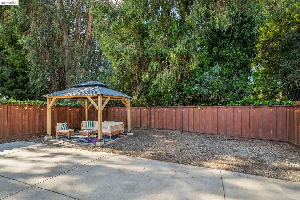 3223 Courtland Avenue Oakland CA 94619