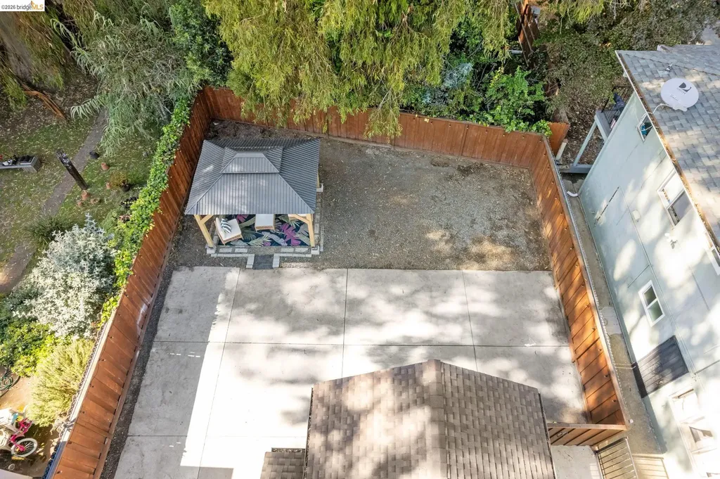3223 Courtland Avenue Oakland CA 94619